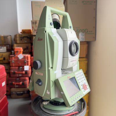 Cecond hand Leica TM50 Total Station with 5.0″ Capacitive Multi-Touch, IP66 Rated Dust and Water Resistance, and 1″/5″/10″ Minimum Readout for Precise Surveying