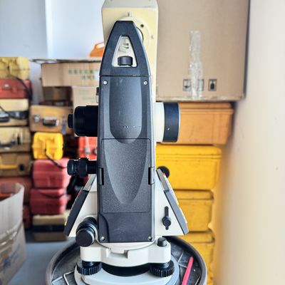 Güney markası Elektronik Dijital Teodolit NT-023 30x Büyütme Elektronik Dijital Teodolit IP54 Su geçirmez Seviye 1° veya 1gon Yatay Daire Kesin Ölçümler