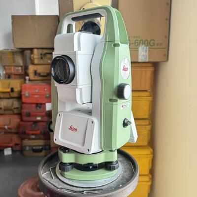 Leica TS03 USB portu ve IP66 Toz ve Su Direnci ile toplam istasyon